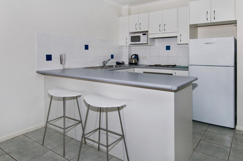 South Pacific Apartments Порт Макари Стая снимка