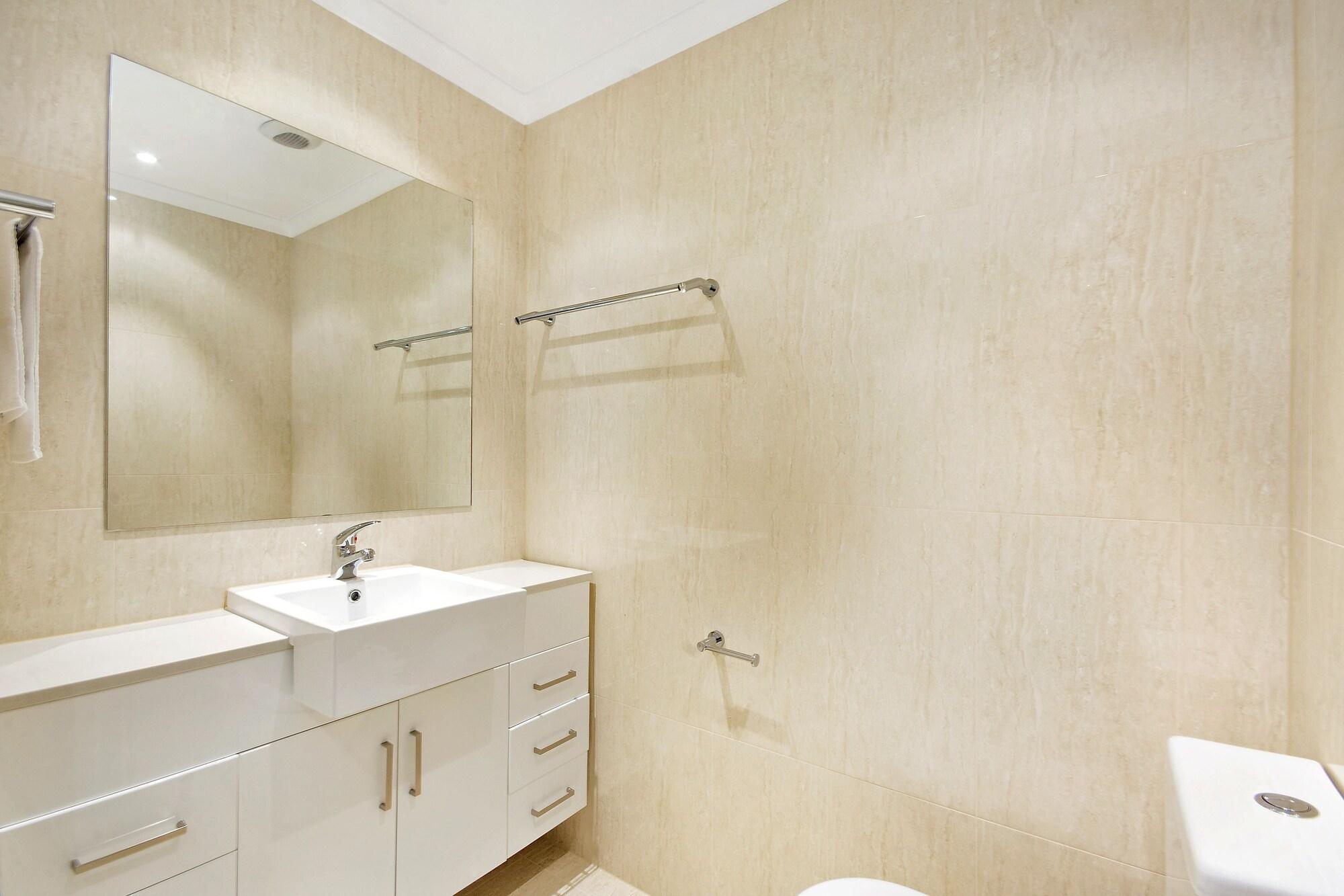 South Pacific Apartments Порт Макари Екстериор снимка