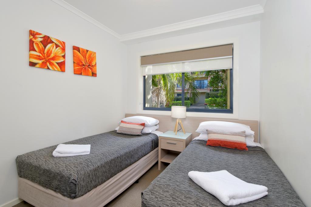 South Pacific Apartments Порт Макари Екстериор снимка