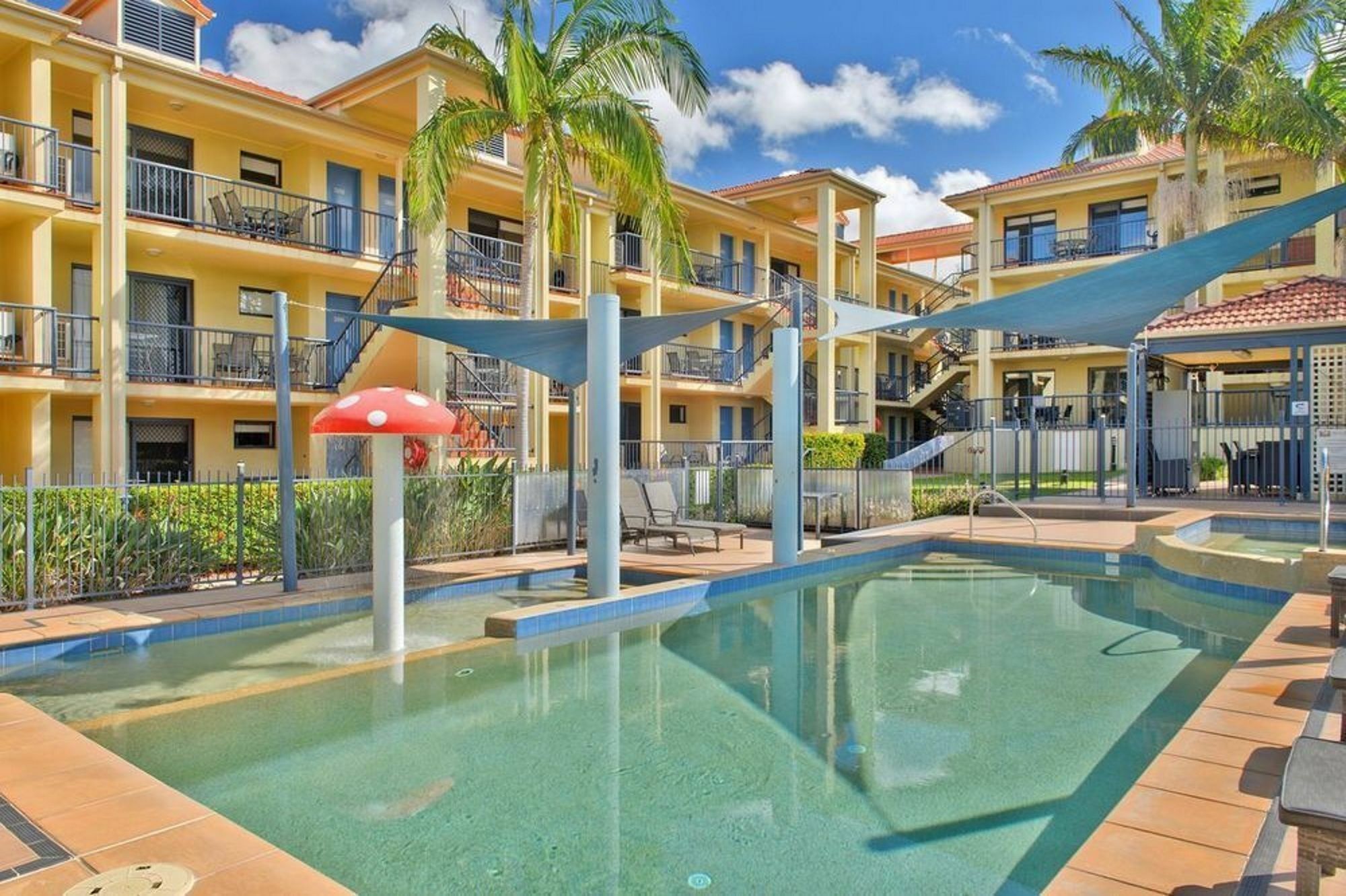 South Pacific Apartments Порт Макари Екстериор снимка