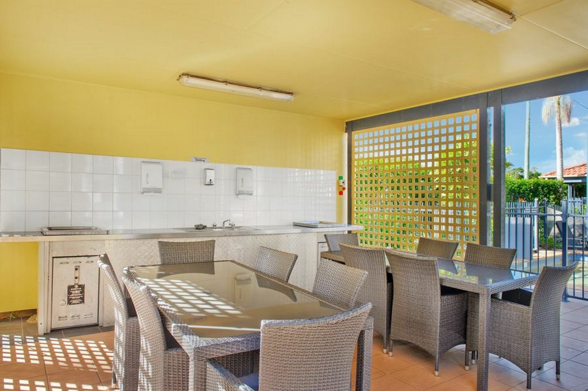 South Pacific Apartments Порт Макари Екстериор снимка